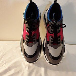 WANTED SNEAKERS SIZE 8.